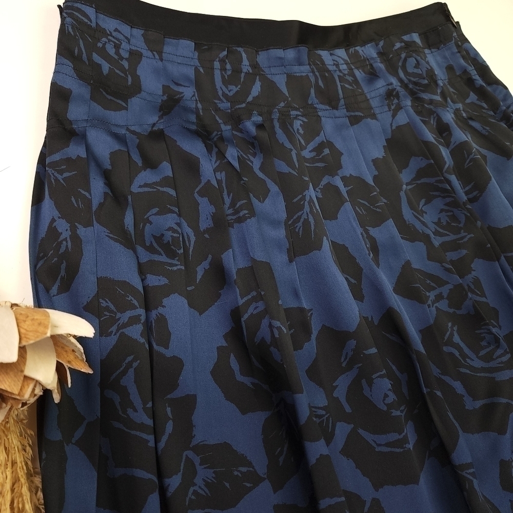 Saks Fifth Avenue Blue Black Floral Silk Skirt Sz 10 - Picture 4 of 8
